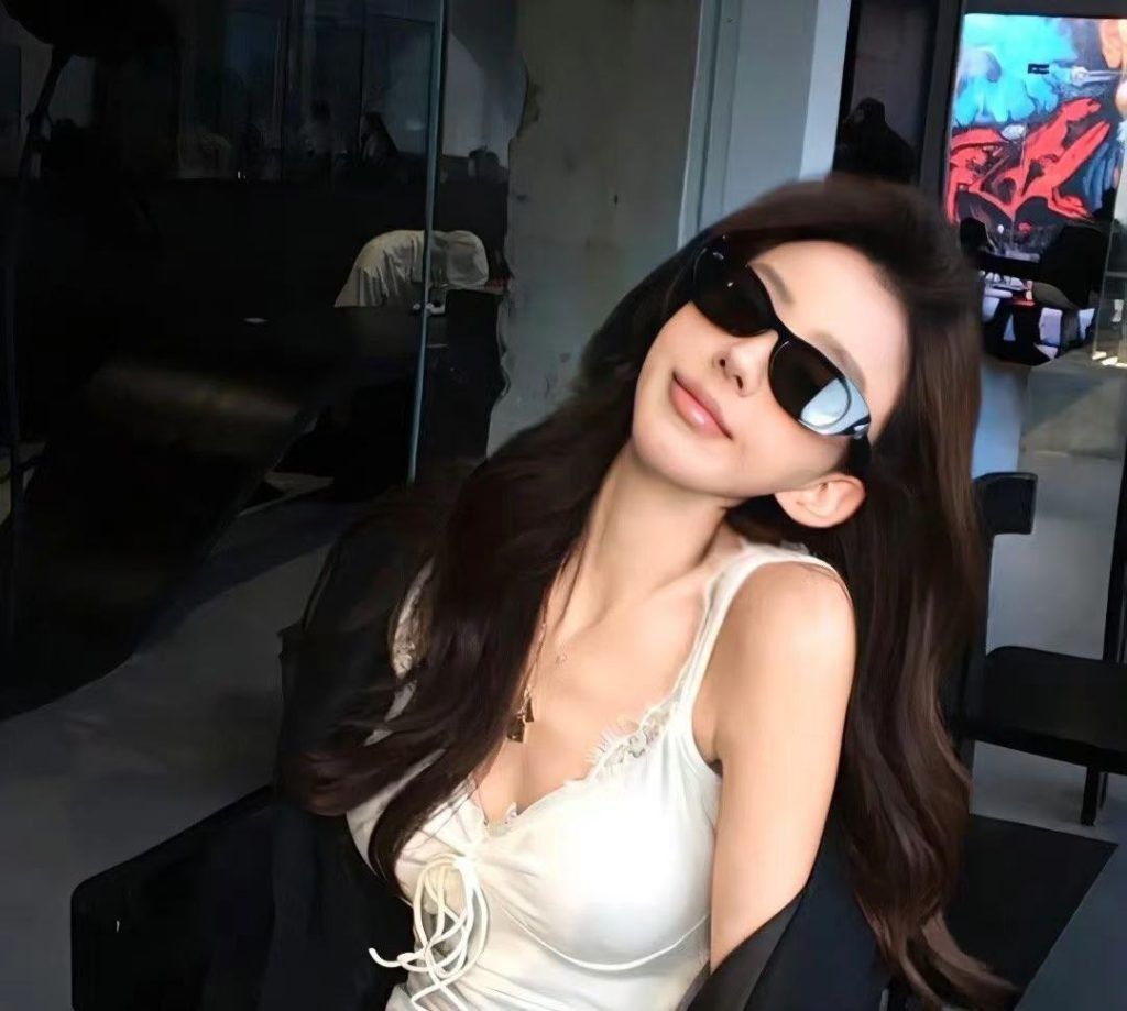 兼职女生安然