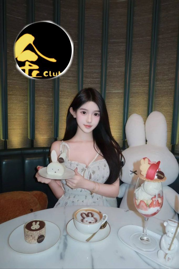平面模特三点粉一线天：晴晴 00后