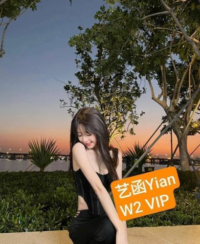 🇬🇧英国本土留学生🇬🇧  🔥艺涵🔥Yian🔥  🤩温柔似水的小精灵🤩  😍属于可纯可御❤️宅男女神