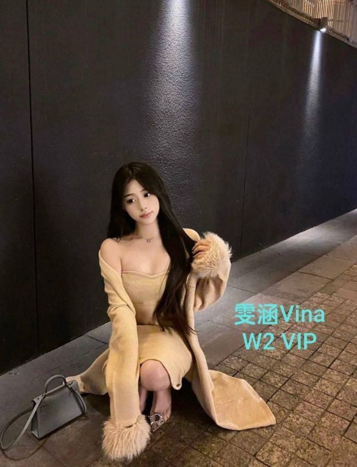 🔥新人到🔥02年🔥健身小达人博主❤️雯涵❤️Vina❤️  ✈️短暂停留✈️168D-身材S曲线🤩