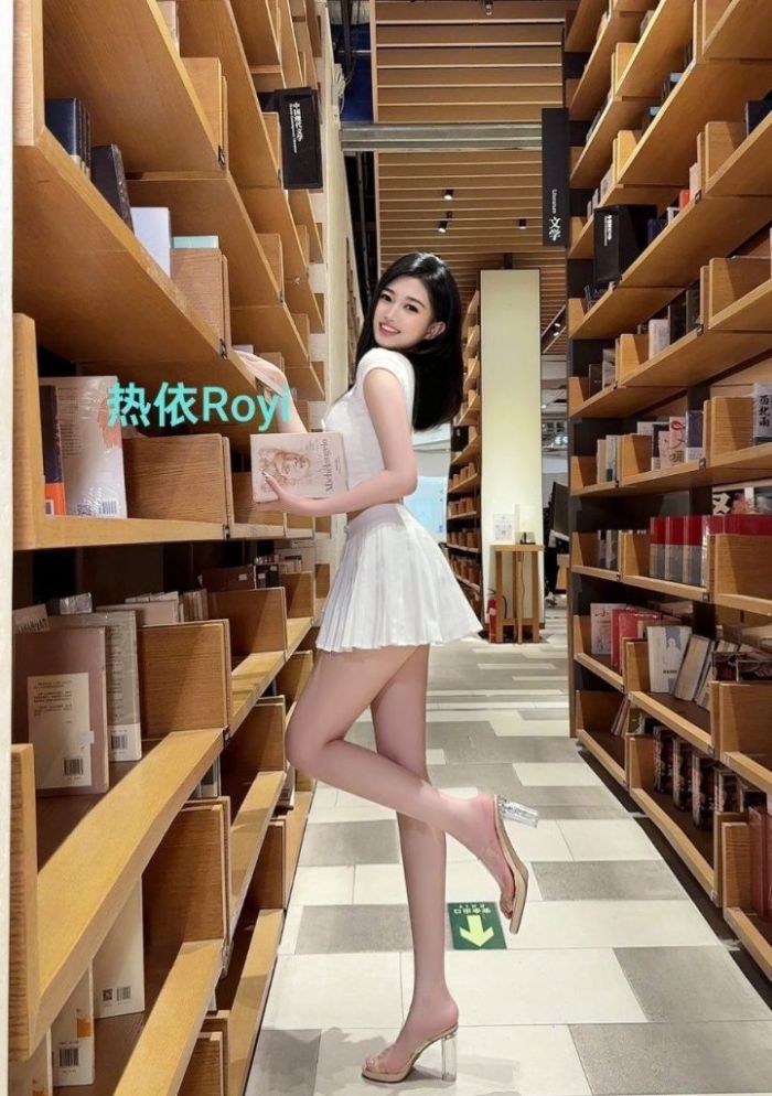 🌈热依Royi😘大美人系列🌈     📣:   🆕 退役空姐26岁 👸 168净高C+