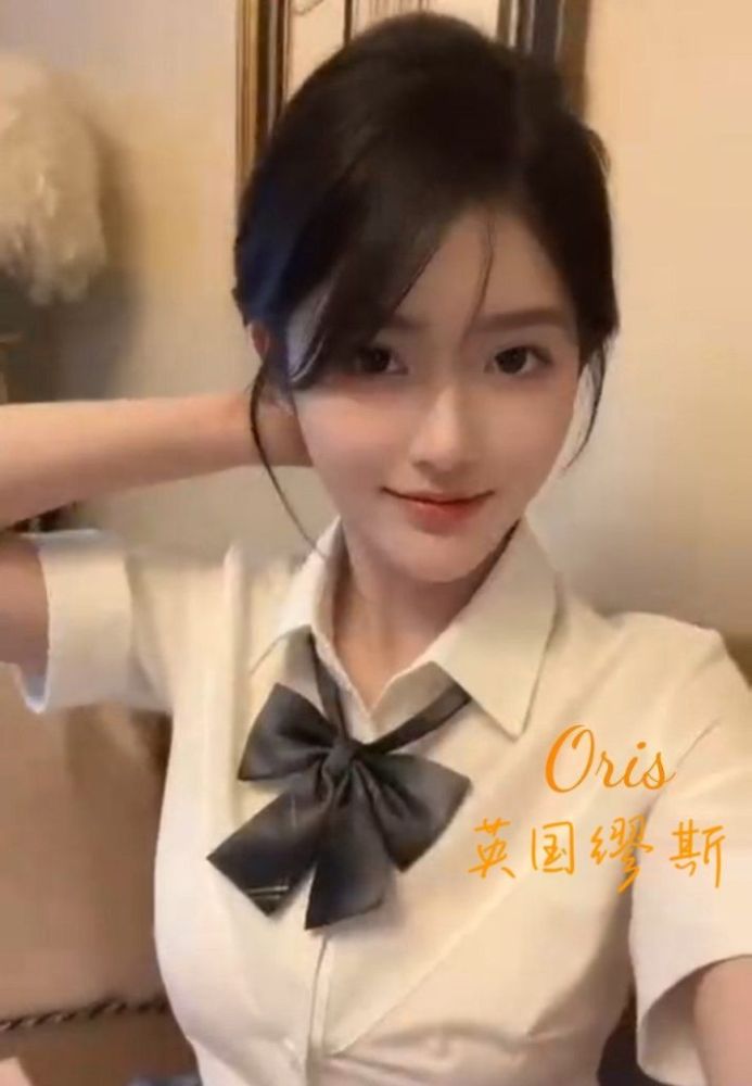 ♏ ️ Oris ♍英国缪斯🎀知性美少女，笑起嚟甜美可愛，長腿美少女