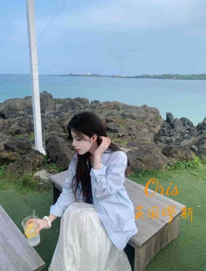 ♏ ️ Oris ♍英国缪斯🎀知性美少女，笑起嚟甜美可愛，長腿美少女