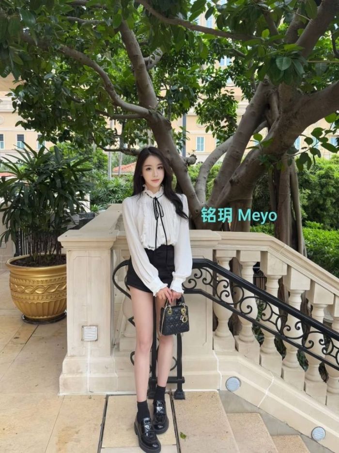 💋快来围观🌝小网红🤩铭玥 Meyo😻23岁🌈很多粉丝小网红💋