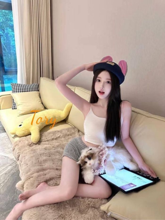 ♏️Tory♍️英国缪斯🎀乖巧小网红，全身雪白
