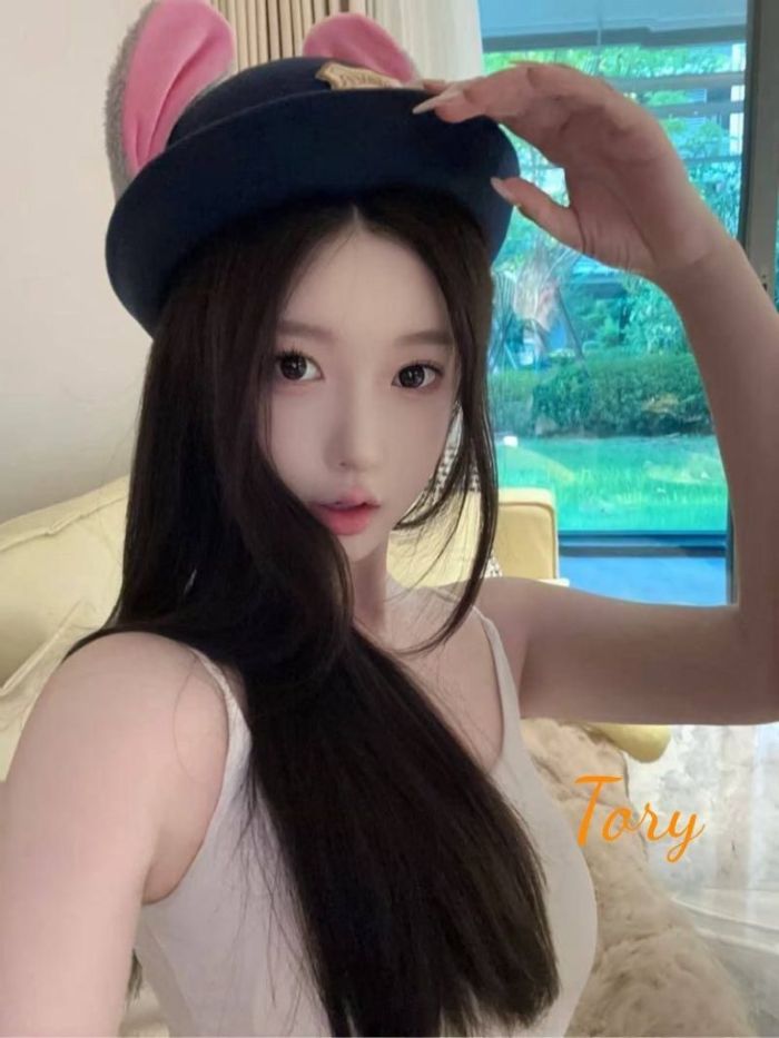 ♏️Tory♍️英国缪斯🎀乖巧小网红，全身雪白