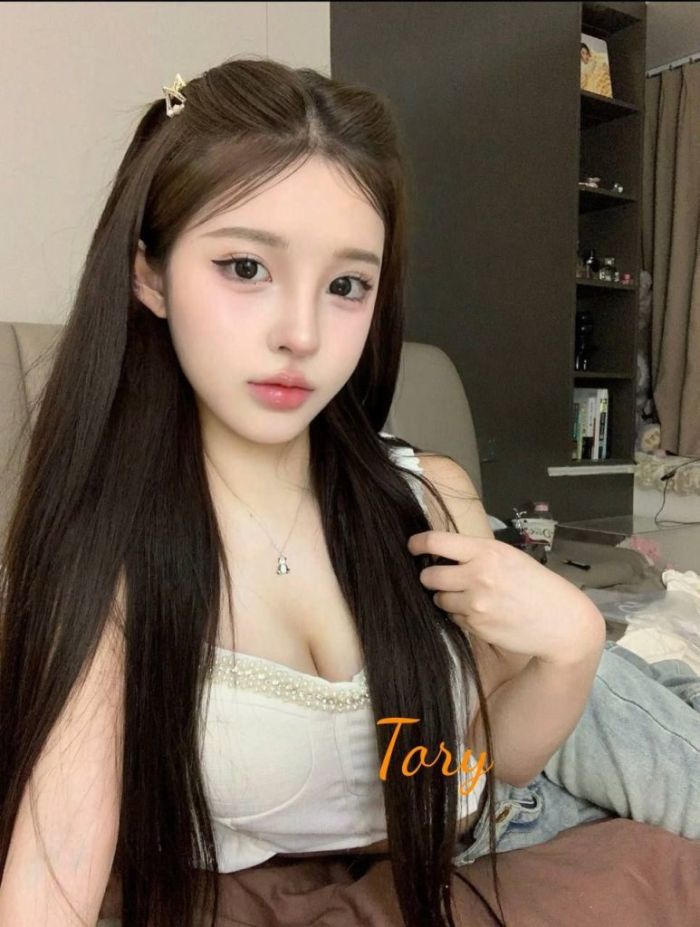 ♏️Tory♍️英国缪斯🎀乖巧小网红，全身雪白