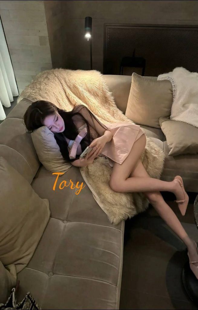♏️Tory♍️英国缪斯🎀乖巧小网红，全身雪白
