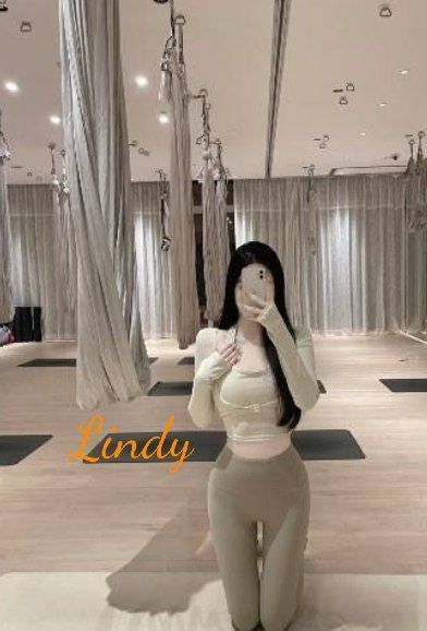 ♏️Lindy♍️英國缪斯🎀乖巧小网红，全身雪白