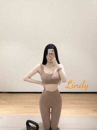 ♏️Lindy♍️英國缪斯🎀乖巧小网红，全身雪白